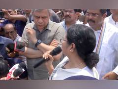 
      
      Mamata-Vaishnaw argument over death toll caught on camera
      
      