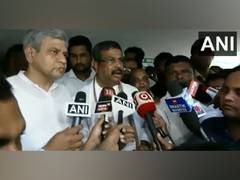 
      
      Railway Minister Ashwini Vaishnaw meets injured at Soro...
      
      