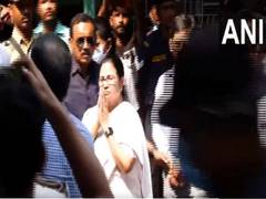
      
      Mamata Banerjee arrives in Cuttack to meet injured
      
      