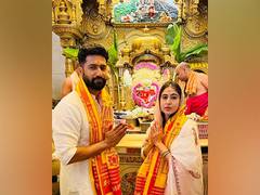 
      
      Vicky, Sara offer prayers at Siddhivinayak Temple
      
      