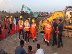 
      
      Two-and-half-year-old falls into borewell in MP's Sehore
      
      