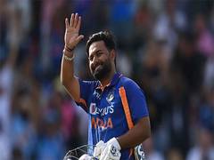 
      
      Rishabh Pant keeping his 