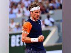 
      
      French Open: Casper Ruud races past Alexander Zverev
      
      