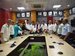 
      
      Assam: Congress, 11 Opposition parties meet Governor
      
      
