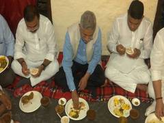 
      
      EAM Jaishankar eats breakfast at Dalit booth president's house
      
      