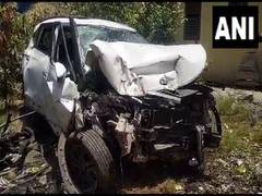 
      
      Mumbai: Two killed, three injured in car accident in Dadar 
      
      