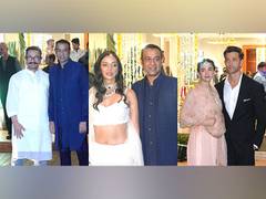 
      
      Aamir to Hrithik, celebs attend Madhu Mantena, Ira's reception
      
      