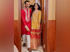 
      
      Sonnalli Seygall shares new pictures from her mehendi ceremony
      
      