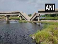 
      
      Gujarat: Bridge over Mindhola River in Tapi collapses
      
      