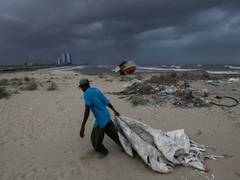 
      
      Cyclone 'Biparjoy': Pak evacuees complain of inadequate meals
      
      