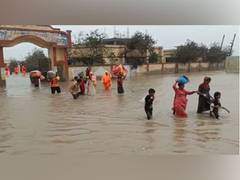 
      
      NDRF teams evacuate 127 civilians from Gujarat's Rupen Bandar
      
      