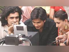 
      
      Shahid Kapoor wishes 'Jab We Met' director Imtiaz Ali on birthday
      
      