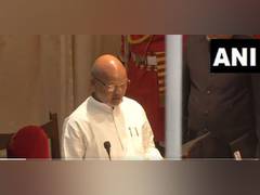 
      
      JD(U) MLA Ratnesh Sada takes oath as minister in Nitish's Cabinet
      
      