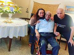 
      
      Soni Razdan misses dad Narendranath on his 95th birth anniversary
      
      