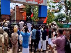 
      
      Clashes erupt as ABVP marches to Kannur Collectorate
      
      