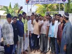 
      
      BRS MLA files complaint against AIMIM local councillors
      
      