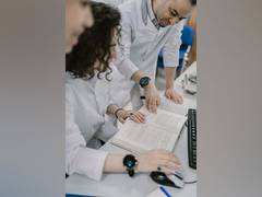 
      
      Risk communication methods and climate scientists
      
      