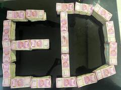 
      
      Gujarat: ED seizes over Rs 1 crore cash in Rs 2,000 denomination 
      
      