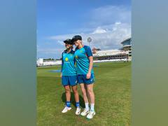 
      
      Australia win toss, opt to bat against England
      
      