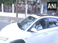 
      
      Bihar CM Nitish Kumar meets Mamata Banerjee in Patna
      
      