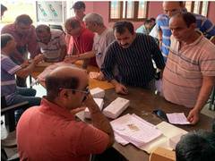 
      
      Voter cards being provided to Kashmiri migrants at doorsteps
      
      
