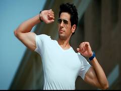 
      
      Siddharth Malhotra chills at beach, says 