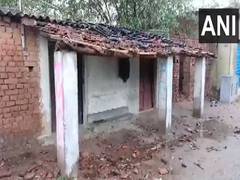 
      
      WB: Violence breaks out in Purulia after CPI(M), TMC workers
      
      