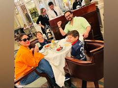 
      
      Kareena, Saif enjoy 