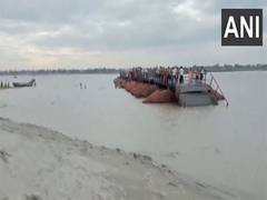 
      
      Bihar: Portion of temporary bridge in Vaishali washes away
      
      