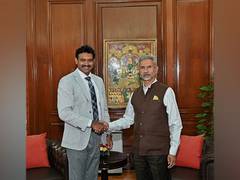 
      
      EAM Jaishankar meets Sri Lanka's Provincial Governor Thondaman 
      
      