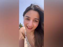 
      
      Alia singing  'Tum Kya Mile' on beach will make you fall in love 
      
      