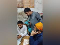 
      
      Pak: Miscreants threaten Sikhs, forcibly stop kirtan at Gurdwara
      
      