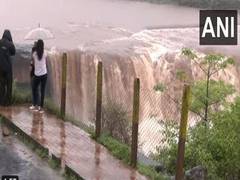 
      
      Gujarat: Amid heavy rains, several waterbodies in spate
      
      