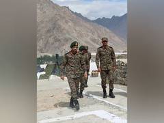 
      
      Vice-chief of army staff visits forward areas of Kargil
      
      