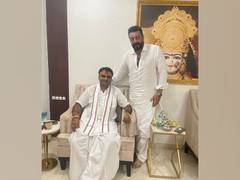 
      
      Sanjay Dutt posts tribute for his guru
      
      