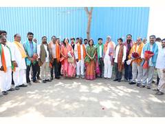 
      
      Andela Sriramulu Yadav Honors Doctors on 10th Day of Gadapa
      
      