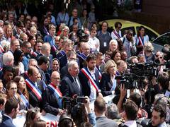 
      
      Hundreds march in support of French mayor
      
      