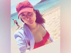 
      
      Kareena Kapoor enjoys beach time in Italy, see pic
      
      