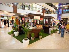 
      
       Select CITYWALK celebrates the 