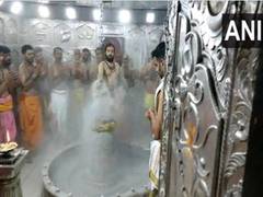 
      
      MP: Devotees throng Mahakaleshwar temple in Ujjain
      
      