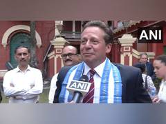 
      
      UK minister pays floral tribute to Rabindranath Tagore in Kolkata
      
      