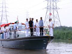
      
      LG and NGT Chairperson inspect Yamuna River on Navy Boat
      
      