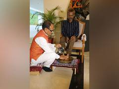 
      
      MP CM Chouhan washes feet of urination case victim
      
      