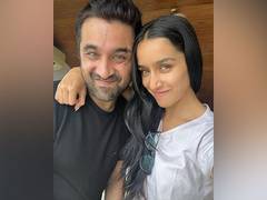 
      
      Shraddha Kapoor wishes Siddhanth Kapoor on his birthday
      
      