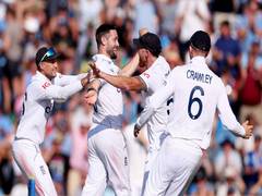 
      
      Ashes: Australia's trouble deepen as England bowlers dominate 
      
      