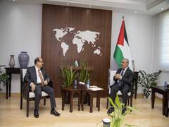 
      
      Top MEA official holds talks with Palestine PM 
      
      