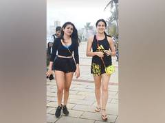 
      
      Sara Ali Khan walks at Bandstand, rides home in auto-rickshaw
      
      