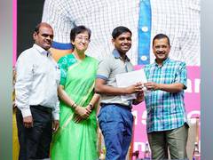 
      
      Delhi CM interacts with govt school students who cracked  IIT-JEE
      
      