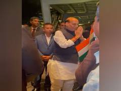 
      
      Rajnath Singh receives rousing welcome from Indian diaspora
      
      