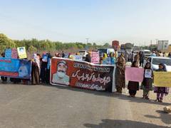 
      
      Relatives of missing persons stage protest demonstration in Pak
      
      